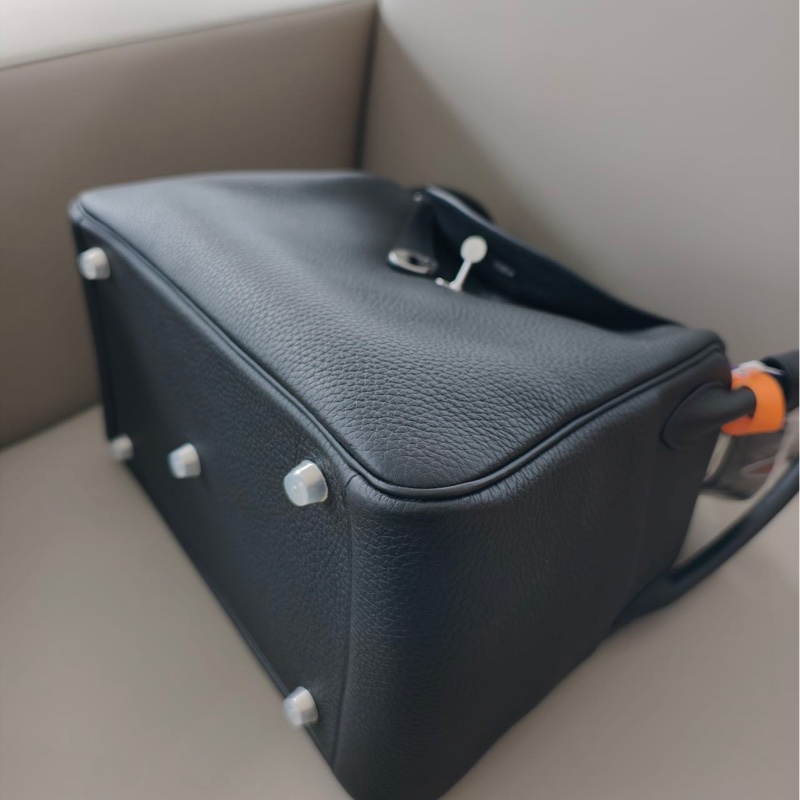 Hermes 愛馬仕 Lindy 30 黑銀扣TC皮 B刻附塵袋,成色極佳,帶膜-4