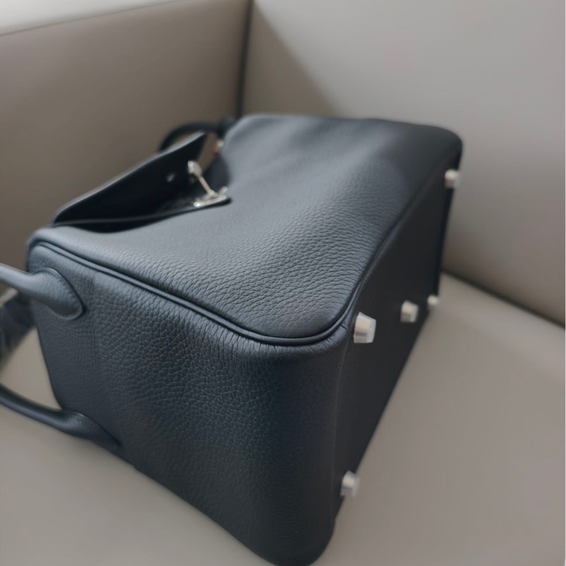 Hermes 愛馬仕 Lindy 30 黑銀扣TC皮 B刻附塵袋,成色極佳,帶膜-5