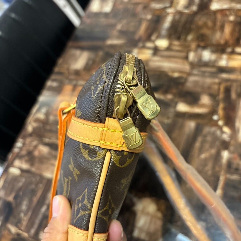 【90%新✨型格潮人✨稀有罕見不怕撞包】LV vintage枕頭包小號 稀有老花Coussin抱枕包單肩包｜手提包｜老花腋下包-6