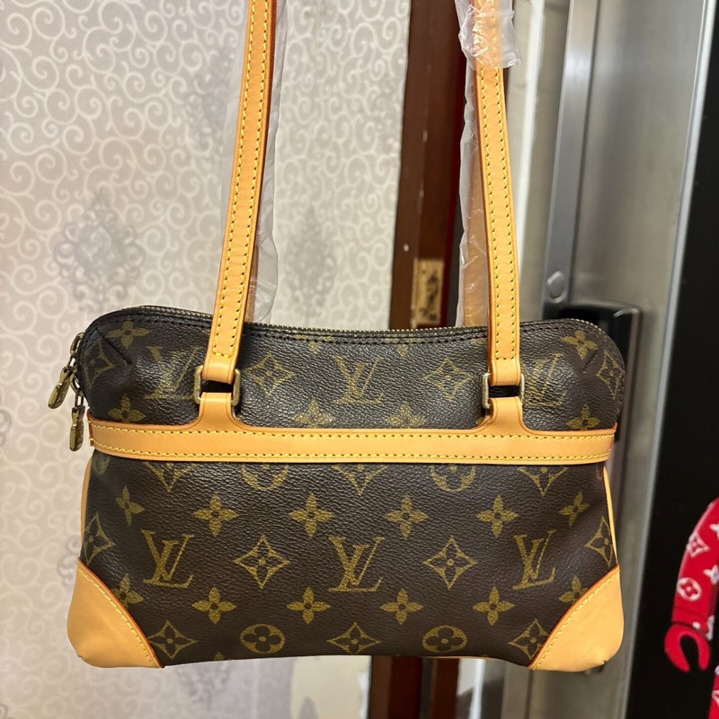 【90%新✨型格潮人✨稀有罕見不怕撞包】LV vintage枕頭包小號 稀有老花Coussin抱枕包單肩包｜手提包｜老花腋下包-7