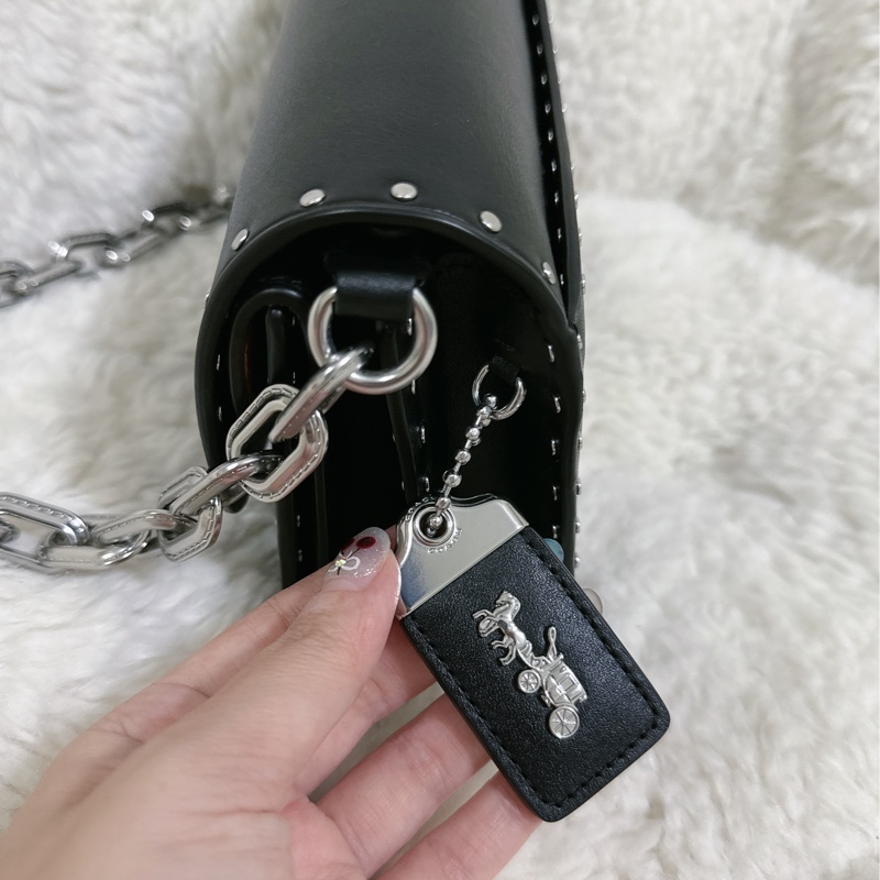 （有瑕疵）全新 Coach IDOL卯釘 手提肩背包(2條肩帶）原價32800元-48