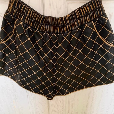 Chanel羊皮短褲36碼