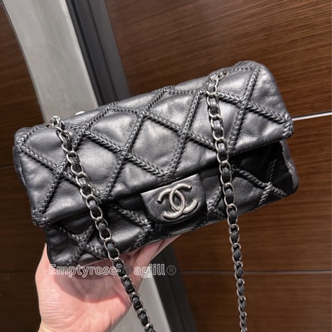 CHANEL 黑銀外縫立體鬆餅格 CF classic Flap bag®️好美😻