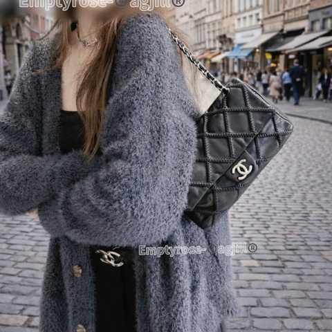 降💥CHANEL 黑銀CF牛皮外縫classic Flap season bag®️ 限量特殊款 斜背包 💥送kitty 限時