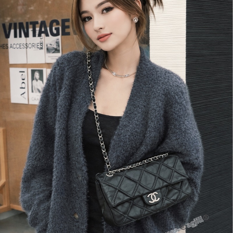 售出💥CHANEL 黑銀CF牛皮season bag®️限量特殊💥它團同售 only one-0