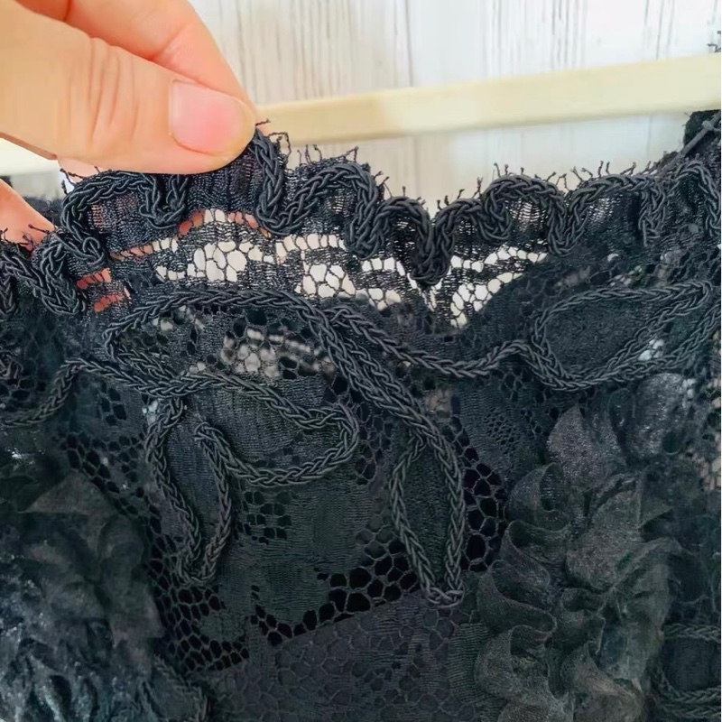 Chanel蕾絲一字肩上衣40碼-1