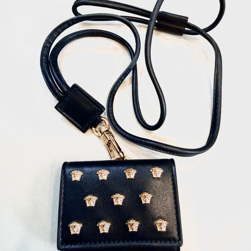 Versace 鉚釘 黑色皮革 AirPods 耳機保護殼-0