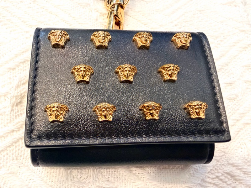 Versace 鉚釘 黑色皮革 AirPods 耳機保護殼-2