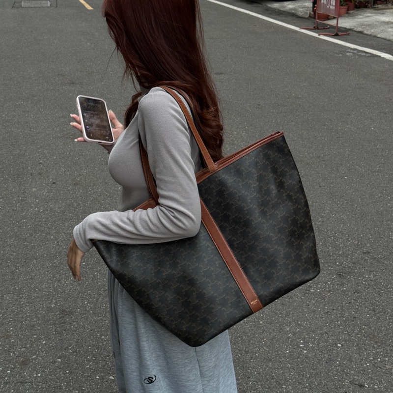 【極新🎁】 Celine 經典老花 Lisa愛包 托特包 (專櫃10.6萬)-17