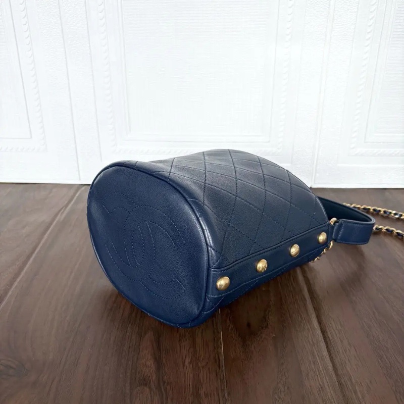 chanel 海軍藍 牛皮拼接 抽繩水桶包17*22 全新配件塵袋保卡購證-4