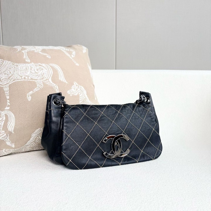 Chanel 中古外縫線餃子包黑銀 羊皮29*18*11 98新配件塵袋-3