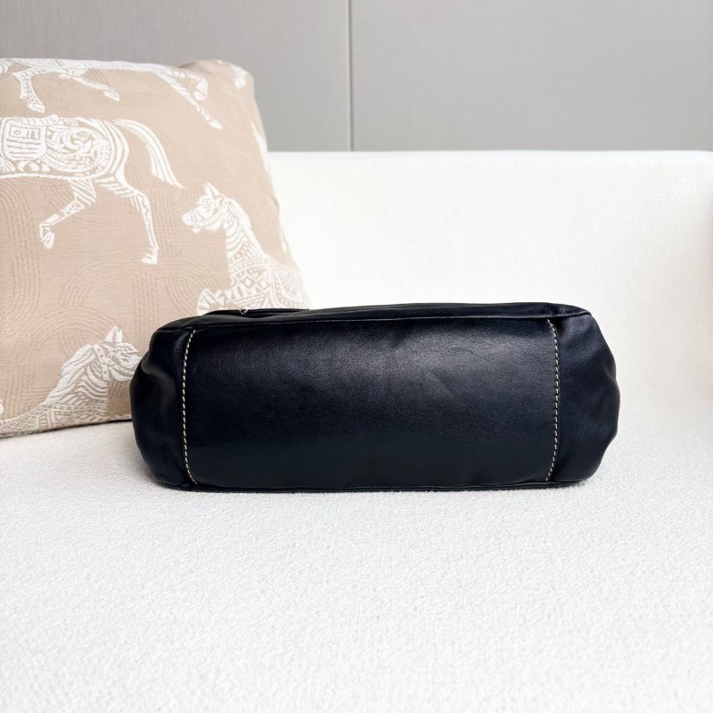 Chanel 中古外縫線餃子包黑銀 羊皮29*18*11 98新配件塵袋-4