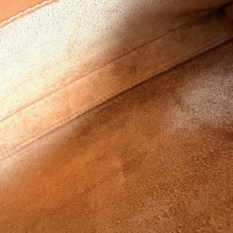 Celine Soft16小號肩背斜背包 金棕 牛皮 24*16*7 98新配件塵袋肩帶-3