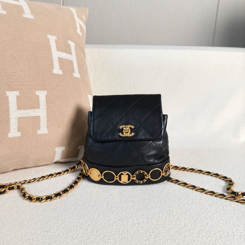 Chanel23b黑金金幣徽章後背包 芯片款 黑色金扣 羊皮18*17.5*8.5 99新配件塵袋-1