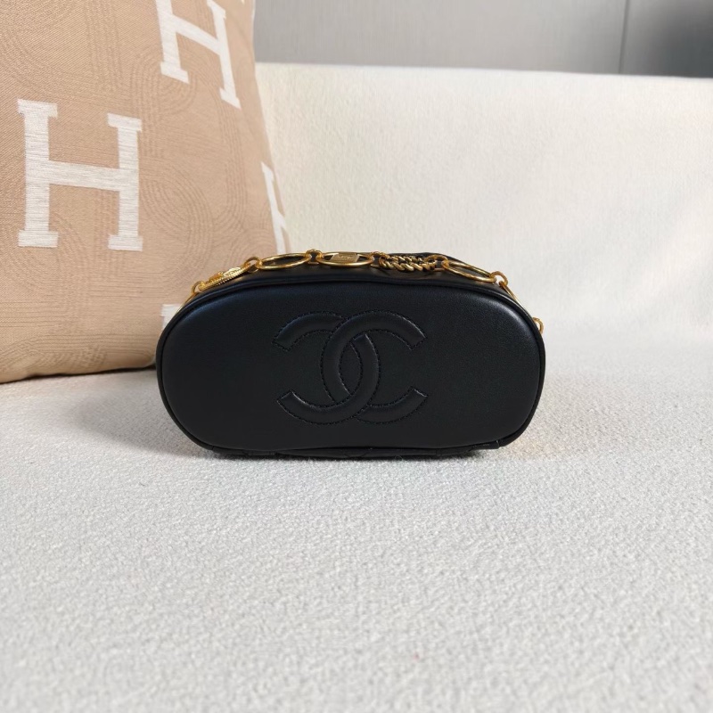 Chanel23b黑金金幣徽章後背包 芯片款 黑色金扣 羊皮18*17.5*8.5 99新配件塵袋-4