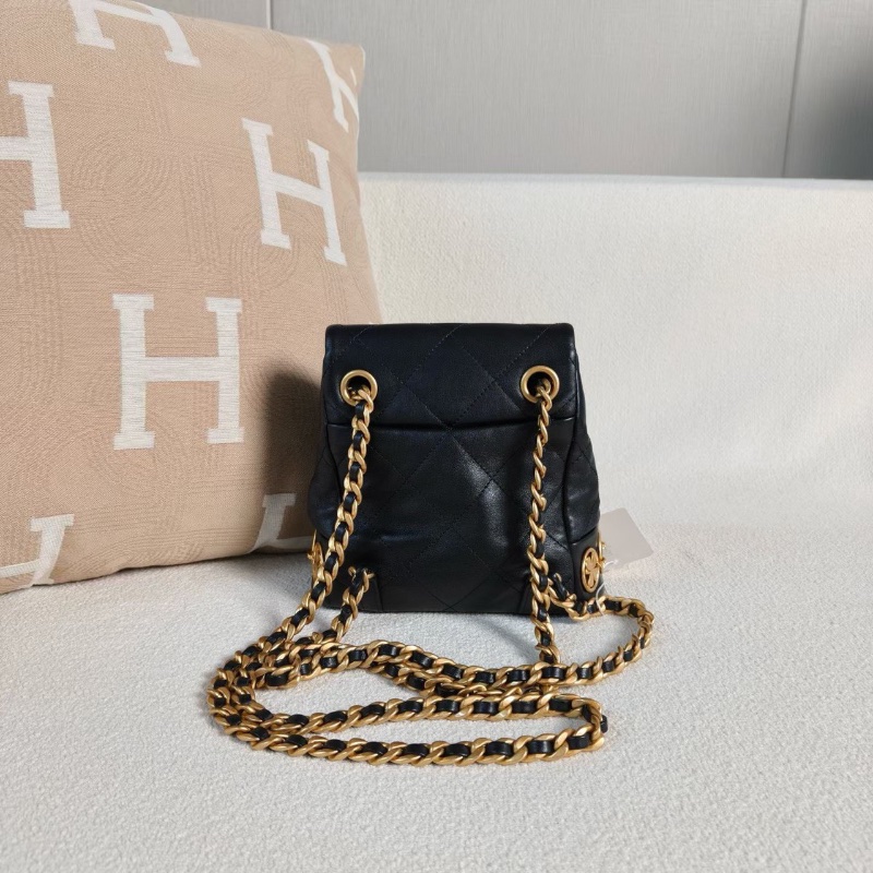 Chanel23b黑金金幣徽章後背包 芯片款 黑色金扣 羊皮18*17.5*8.5 99新配件塵袋-6