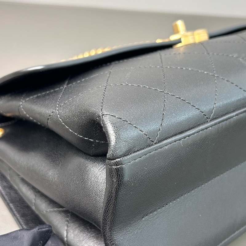 Chanel 雙面郵差包 羊皮 黑金配色28*18*11 98新配件配件塵袋-6