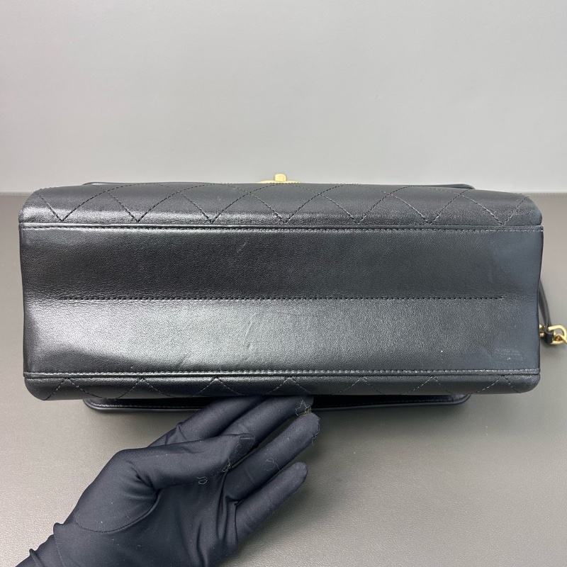 Chanel 雙面郵差包 羊皮 黑金配色28*18*11 98新配件配件塵袋-7