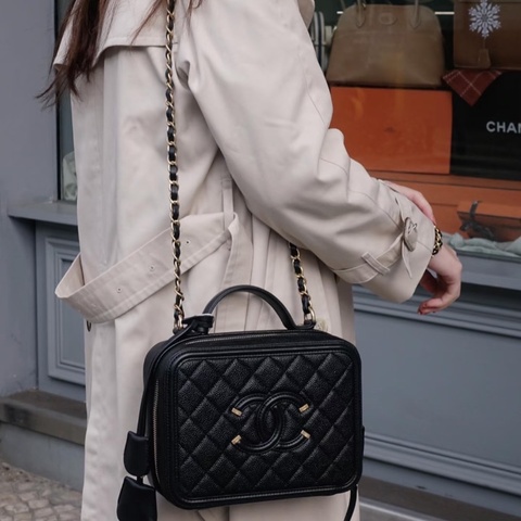 Chanel 黑色相機包 牛皮 21*16*9 98新配件塵袋保卡