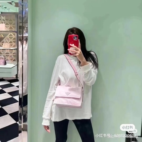 Prada cini尼龍郵差包 23*16*11 粉色尼龍布 98新配件保卡塵袋