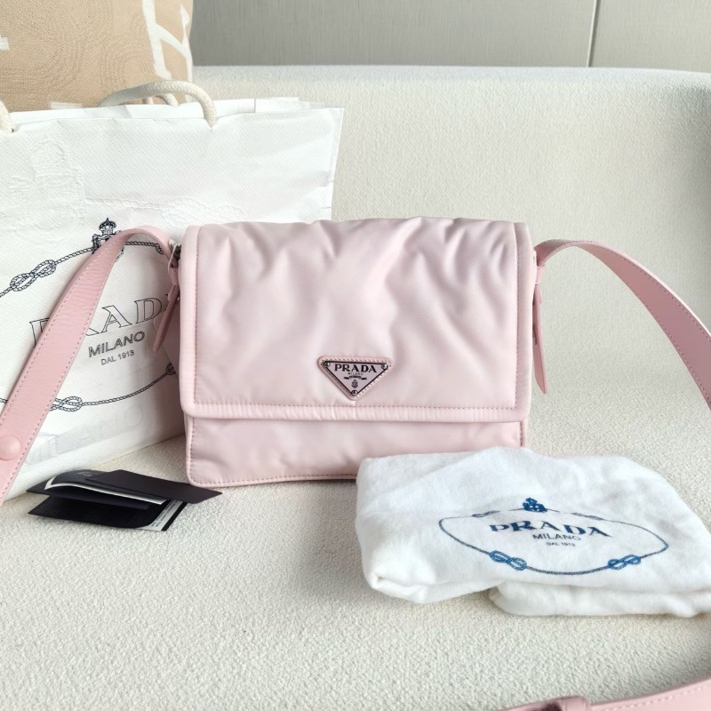 Prada cini尼龍郵差包 23*16*11 粉色尼龍布 98新配件保卡塵袋-1