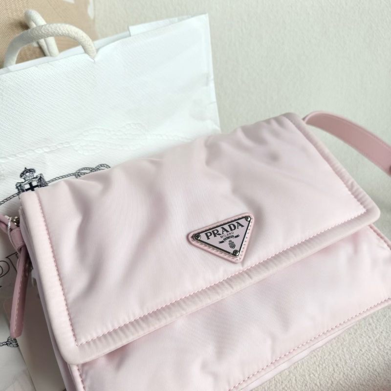 Prada cini尼龍郵差包 23*16*11 粉色尼龍布 98新配件保卡塵袋-6