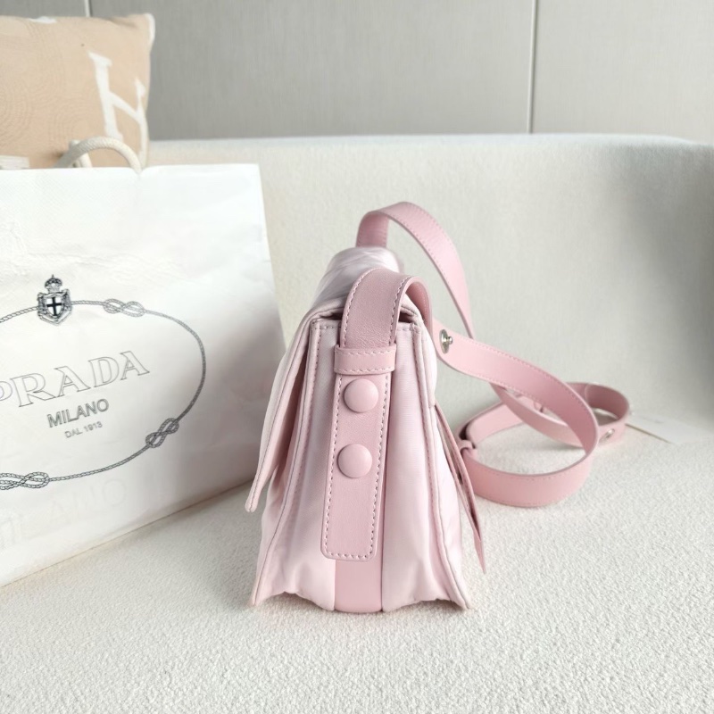 Prada cini尼龍郵差包 23*16*11 粉色尼龍布 98新配件保卡塵袋-7