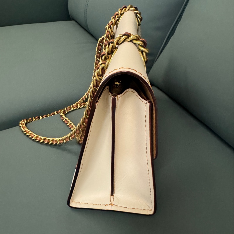 Coach 花花斜肩背袋-3