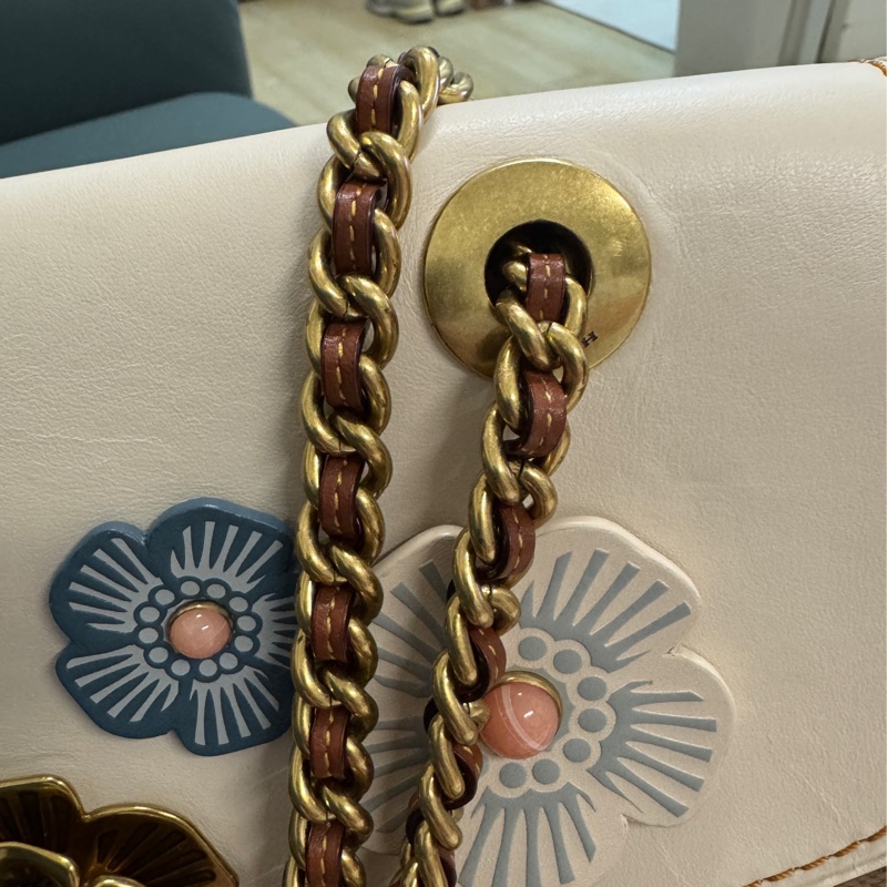 Coach 花花斜肩背袋-11