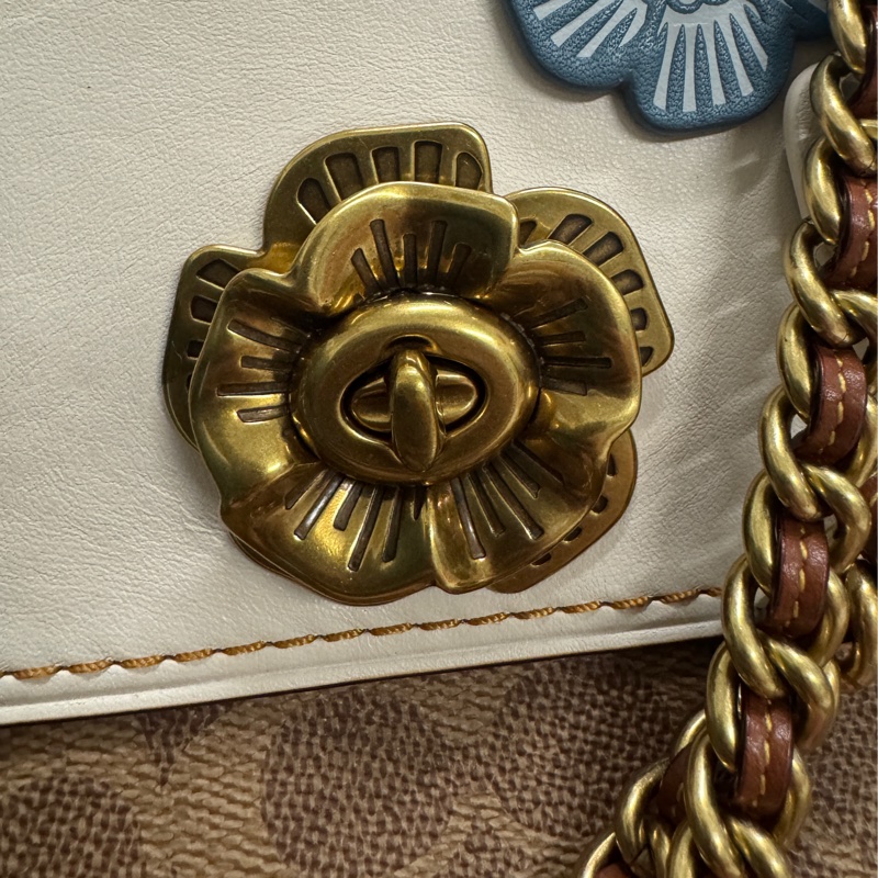 Coach 花花斜肩背袋-12