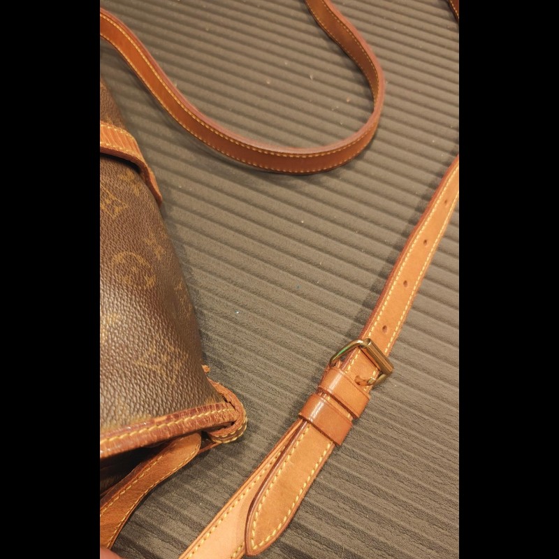 年底特價出清日本帶回LV小型馬鞍包包，正常使用痕跡，男女適用，售出不退，除非認定是假包，狀況如照片所示，完美主義者請勿下單，謝謝-10