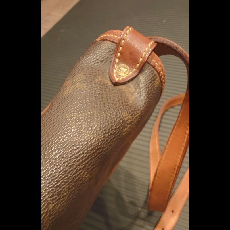 年底特價出清日本帶回LV小型馬鞍包包，正常使用痕跡，男女適用，售出不退，除非認定是假包，狀況如照片所示，完美主義者請勿下單，謝謝-11