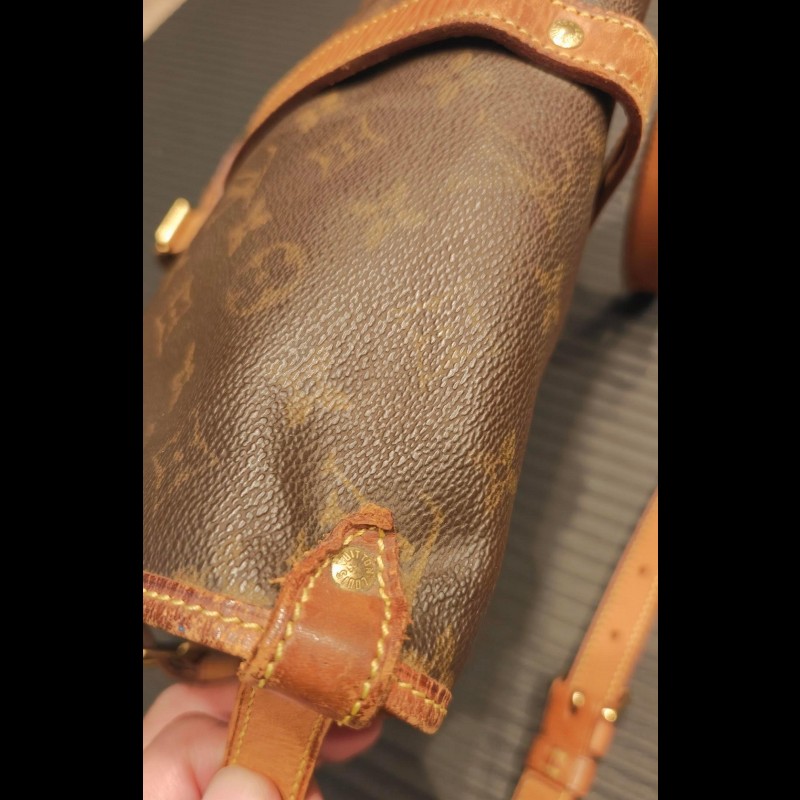 年底特價出清日本帶回LV小型馬鞍包包，正常使用痕跡，男女適用，售出不退，除非認定是假包，狀況如照片所示，完美主義者請勿下單，謝謝-15
