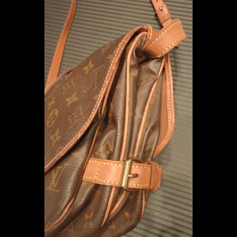 年底特價出清日本帶回LV小型馬鞍包包，正常使用痕跡，男女適用，售出不退，除非認定是假包，狀況如照片所示，完美主義者請勿下單，謝謝-18
