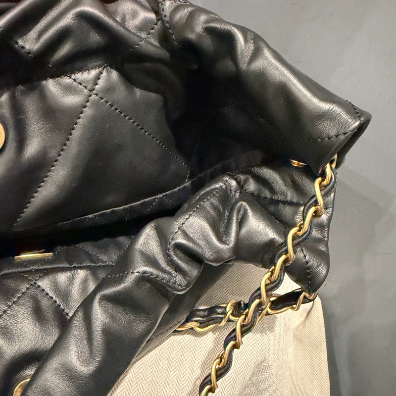Chanel 香奈兒 22bag 中號 黑金配白字-31