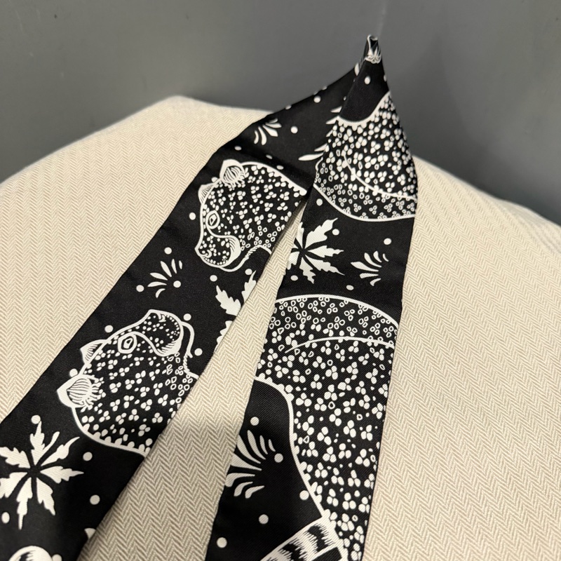 Hermes 愛馬仕 豹富 花豹成雙 Twilly 絲巾 黑白-1