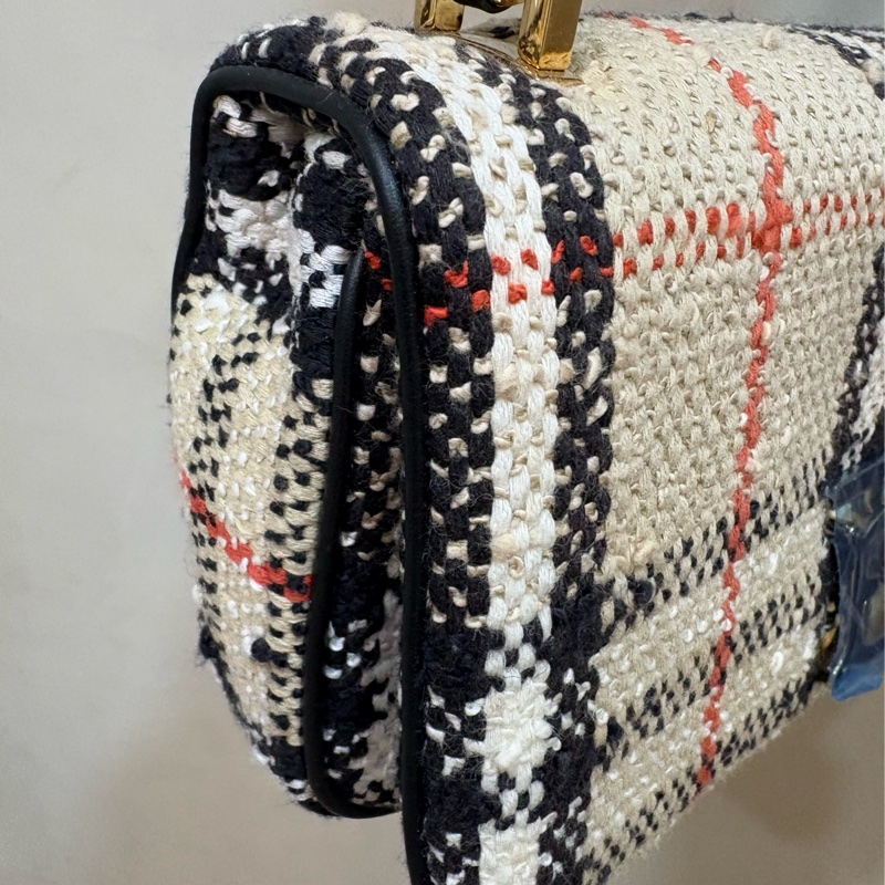 Burberry毛料Lola迷你鏈條包-1