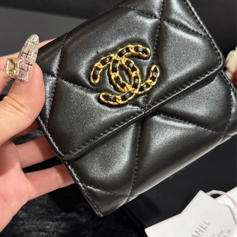 Chanel 19黑金三折短夾有零錢袋