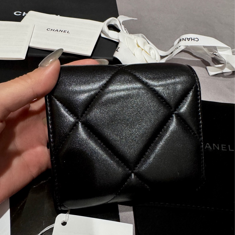 Chanel 19黑金三折短夾有零錢袋-8