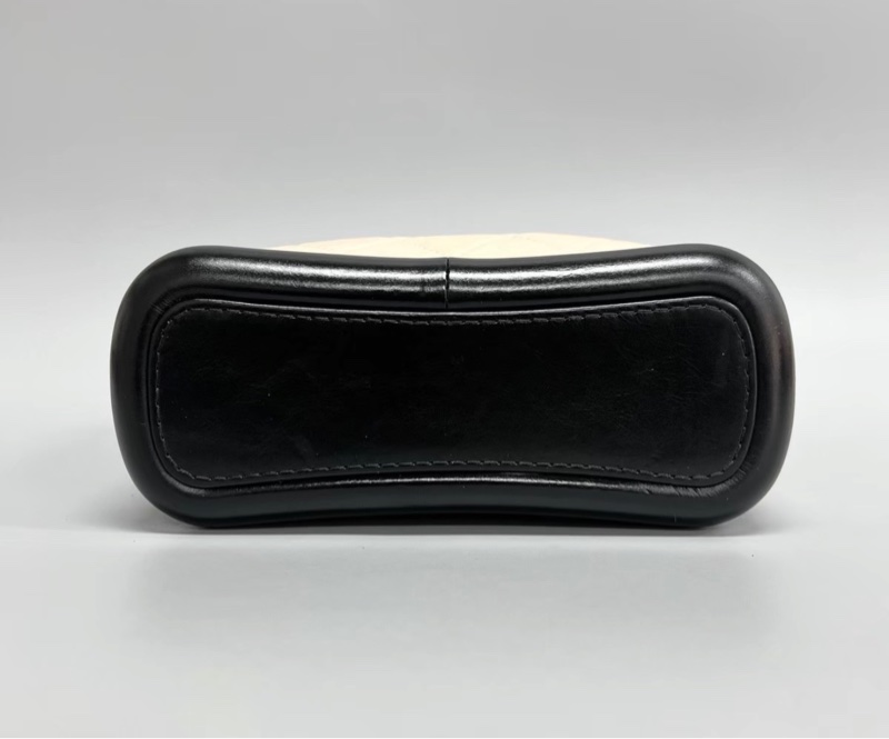 【95新 ✨ 全網最低價！】香奈兒Chanel 米色拼黑色小號流浪包（下單前先詢問庫存❗️）-2