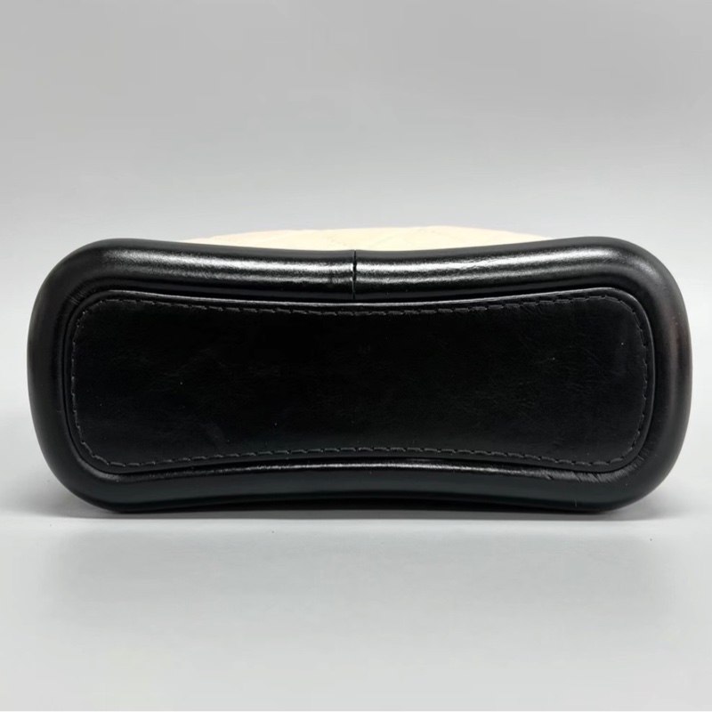 【95新 ✨ 全網最低價！】香奈兒Chanel 米色拼黑色小號流浪包（下單前先詢問庫存❗️）-9