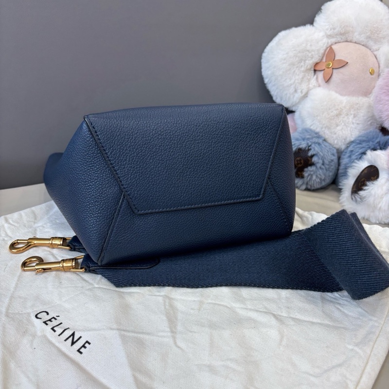 Celine 深藍色小號Sangle水桶包-4
