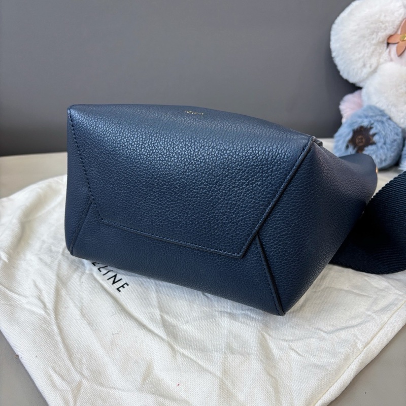 Celine 深藍色小號Sangle水桶包-5