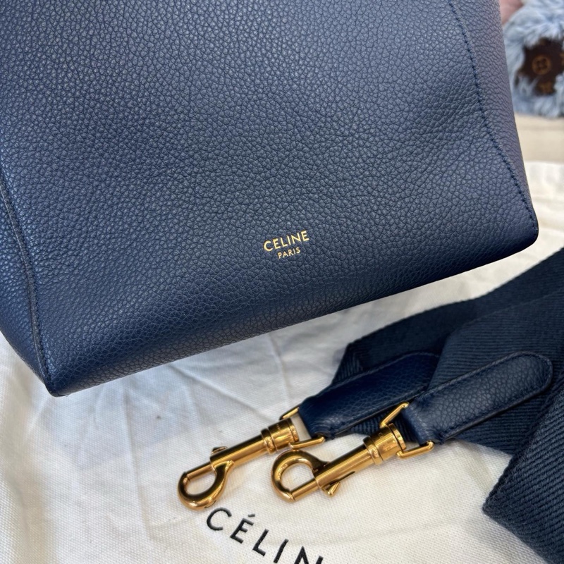 Celine 深藍色小號Sangle水桶包-6