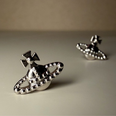 Vivienne Westwood🪐基本款 經典土星 日常耳環Farah earings （銀色）