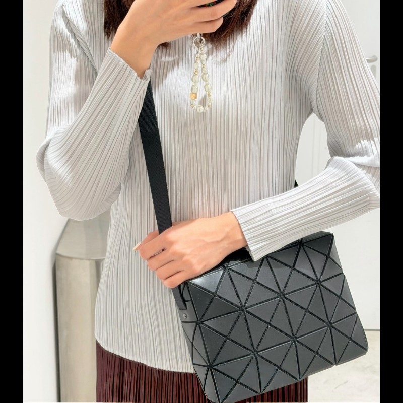 全新Issey miyake三宅一生Bao Bao cuboid 邱比特4×3大款立體斜背包-黑色-7