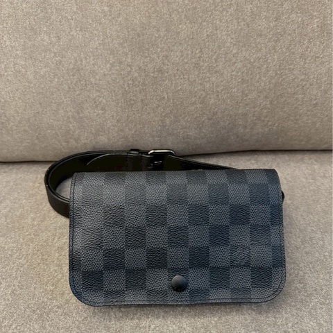 LV棋盤格腰包