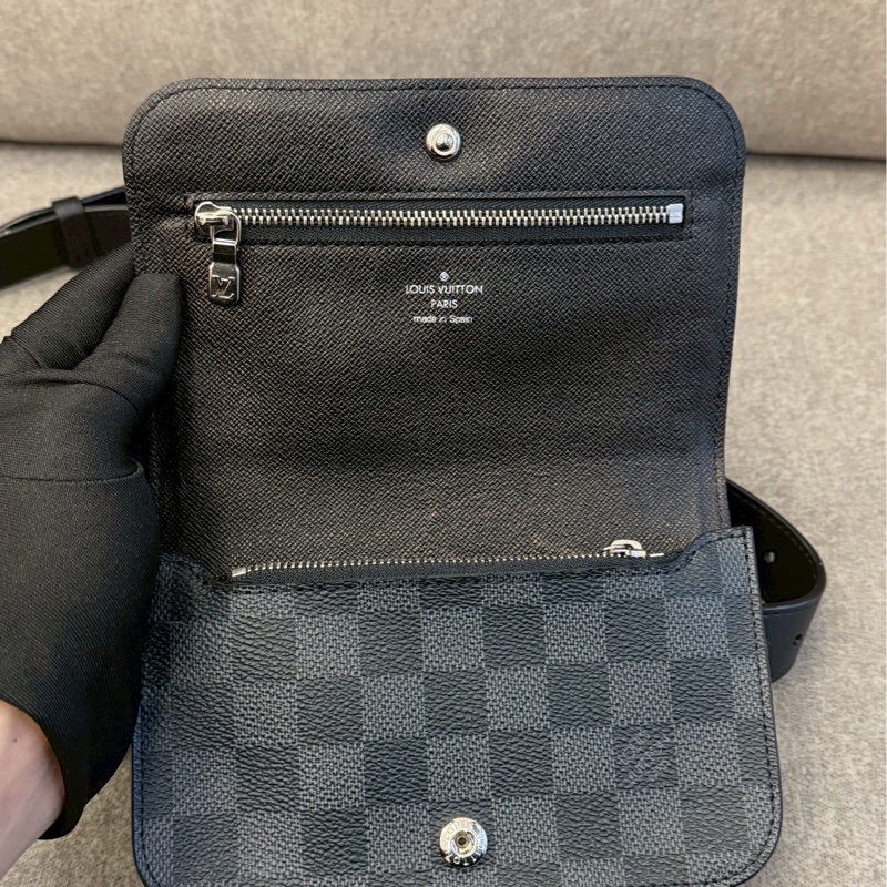 LV棋盤格腰包-6