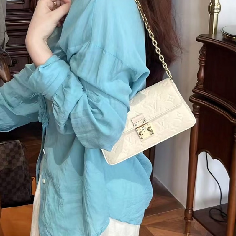 【99新 ✨ 全網最低價!】LV Monogram 白雪公主 幾乎全新荔枝皮郵差包 不易磨損掛花Chanel CF最強平替(下單前先詢問庫存❗️)-2