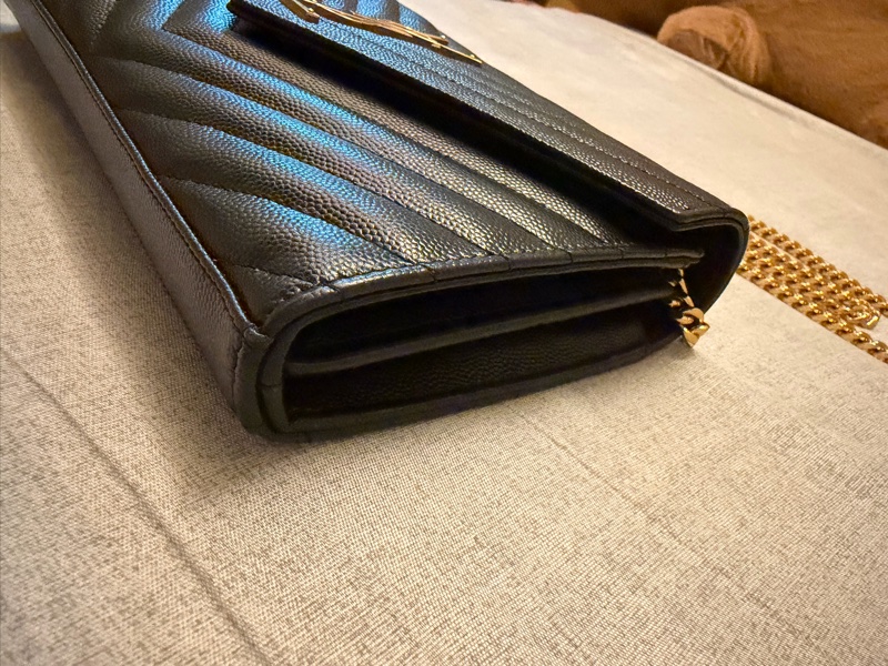 YSL黑金荔枝牛斜背信封包woc經典粒面皮革鏈條錢包-3